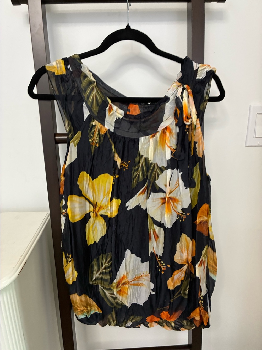 Tendenze Black Floral Sleeveless Blouse - Yellow & White Hibiscus silk top